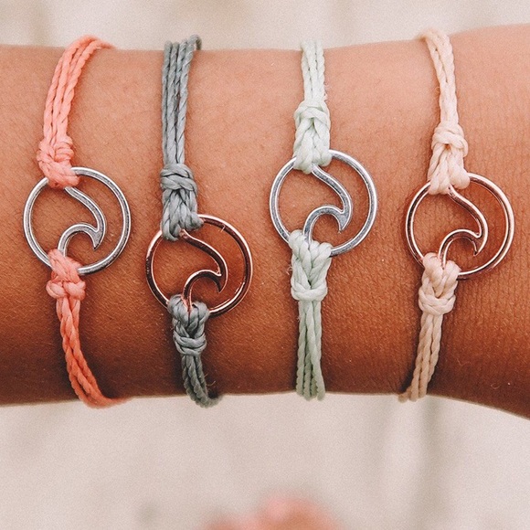 Wave Charm Puravida bracelet
FINAL - Picture 8 of 8